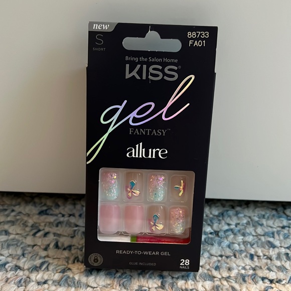 Kiss Gel Fantasy Ready to Wear Nails - Picture 1 of 3